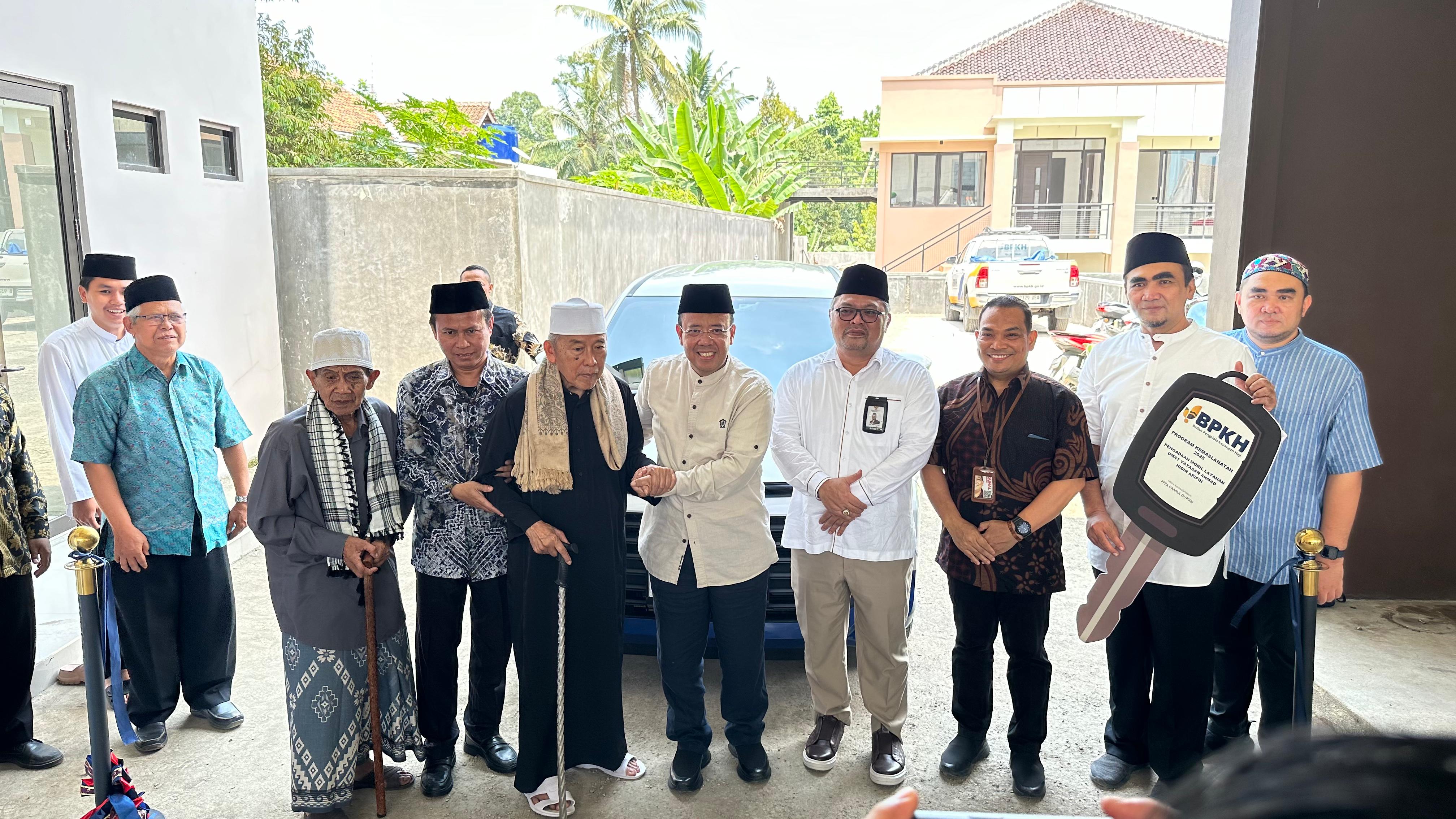 Perkuat Kolaborasi, BPKH RI dan Hidir Foundation Serahkan Satu Unit Mobil Layanan Umat