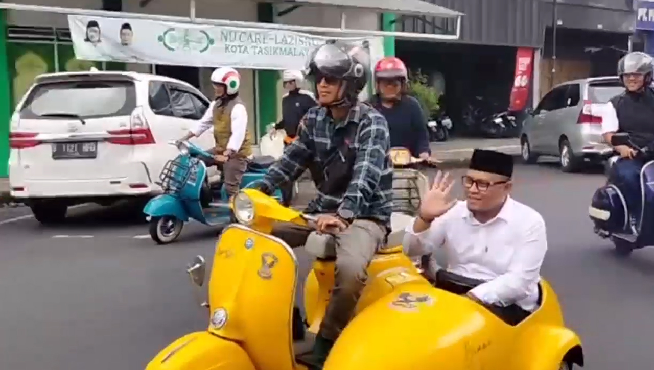 Diantar Rombongan Vespa Klasik, H. Wahid Kembalikan Formulir Penjaringan Bacawalkot Tasikmalaya