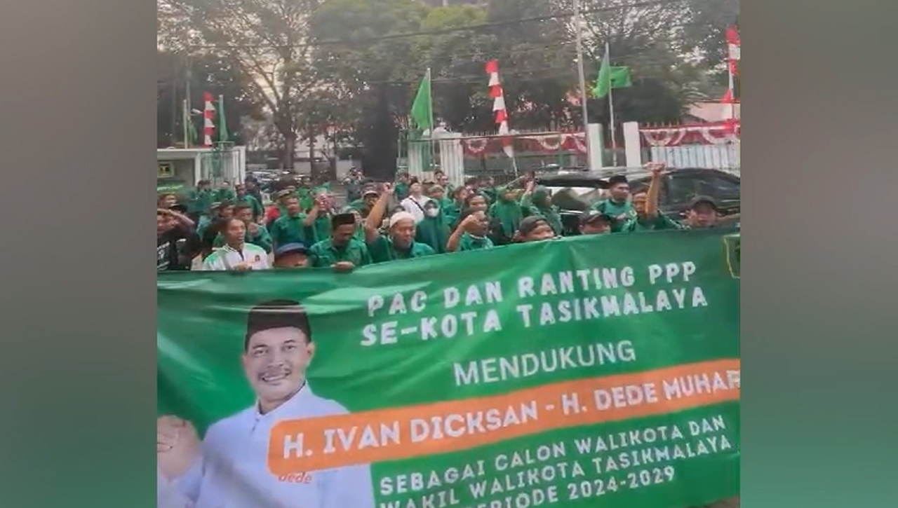 SK Ivan-Dede Tak Juga Turun, Kader PPP Bakar Atribut Partai