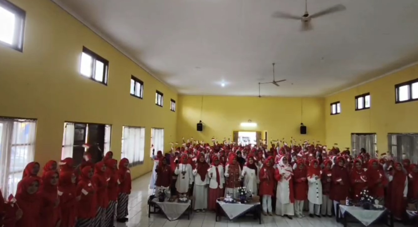 Gow Ciamis Kibarkan Ratusan Bendera Merah Putih, Perempuan Produktif Bangun Bangsa dari Keluarga 