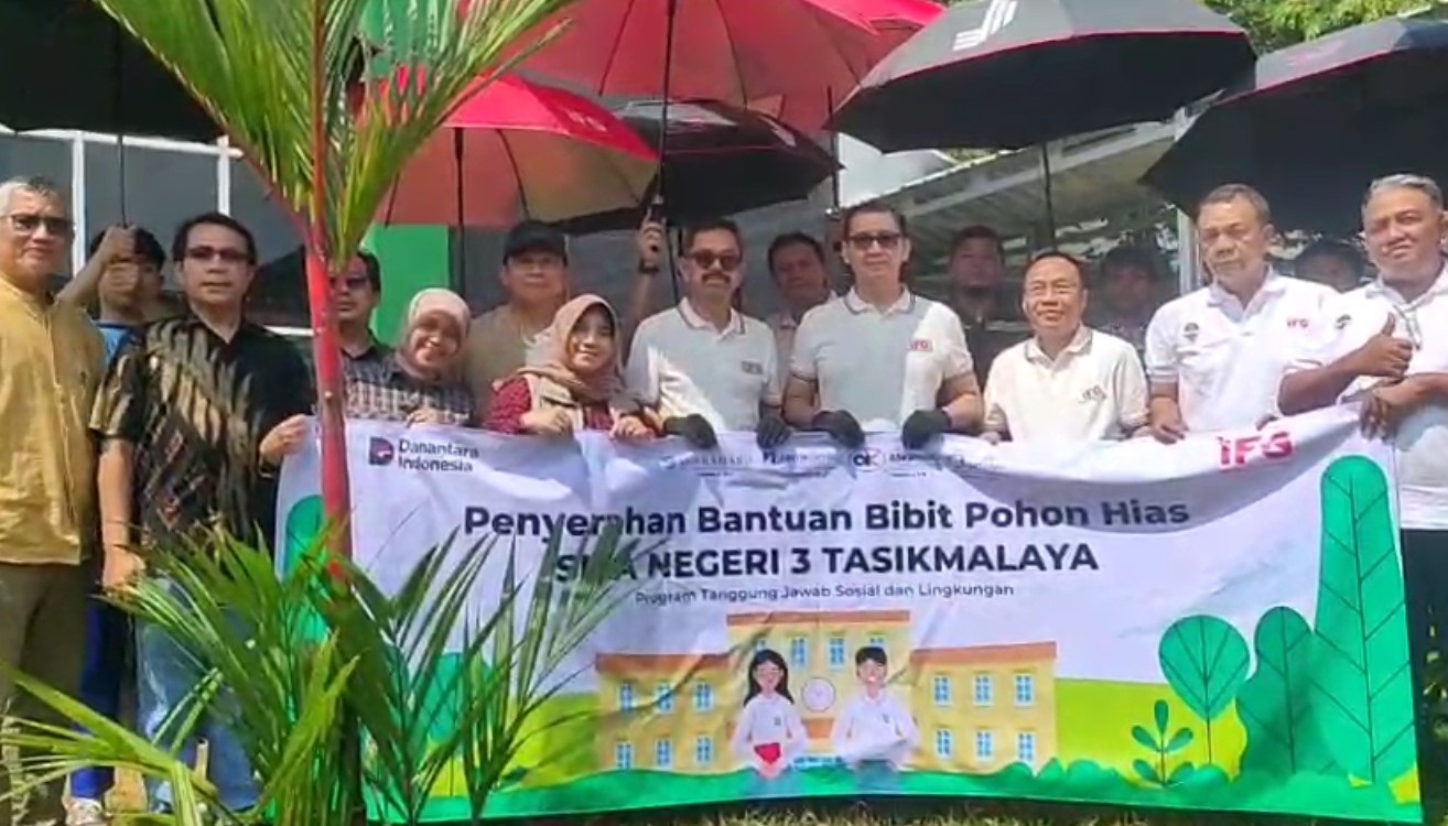 Jaksa Agung Muda Tindak Pidana Umum Ternyata Lulusan Smantitas, Datang Untuk Salurkan Bantuan