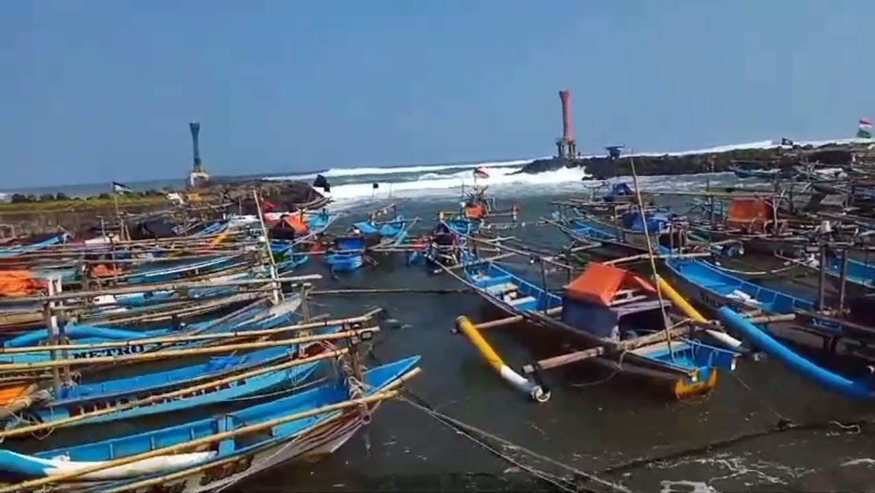 Nelayan Cipatujah Tasikmalaya Mengeluhkan Kesulitan Mendapatkan BBM Subsidi