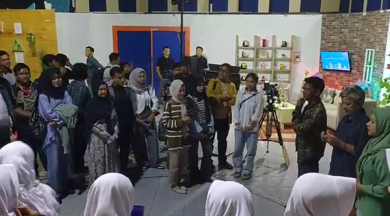 Puluhan Mahasiswa Unigal Praktik Lapangan ke Radar TV, Perdalam Ilmu Jurnalistik dan Siaran Televisi