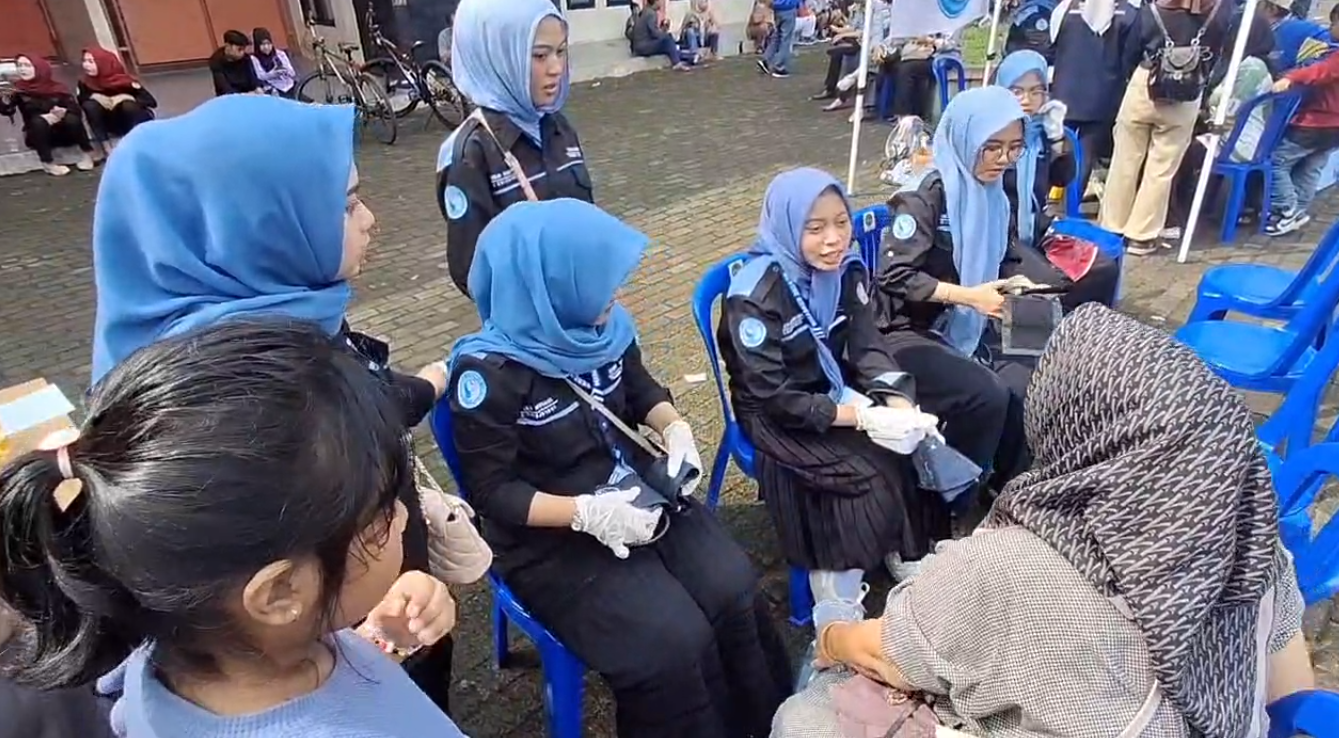 Warga Serbu Cek Kesehatan Gratis Hima Kebidanan Umtas, Kampanyekan Pentingnya Cek Kesehatan Secara Rutin
