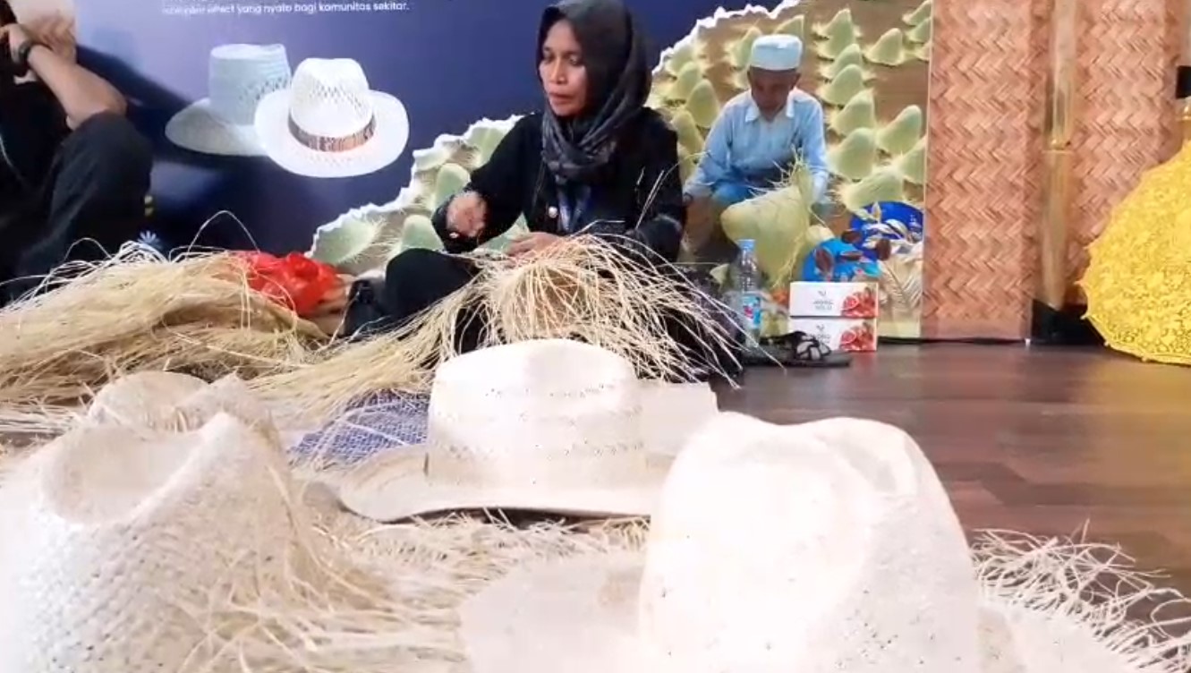 Anyaman Topi Khas Tasikmalaya Sentuh Pasar Internasional, Jayantara Priangan Timur 2025 Genjot Potensi UMKM