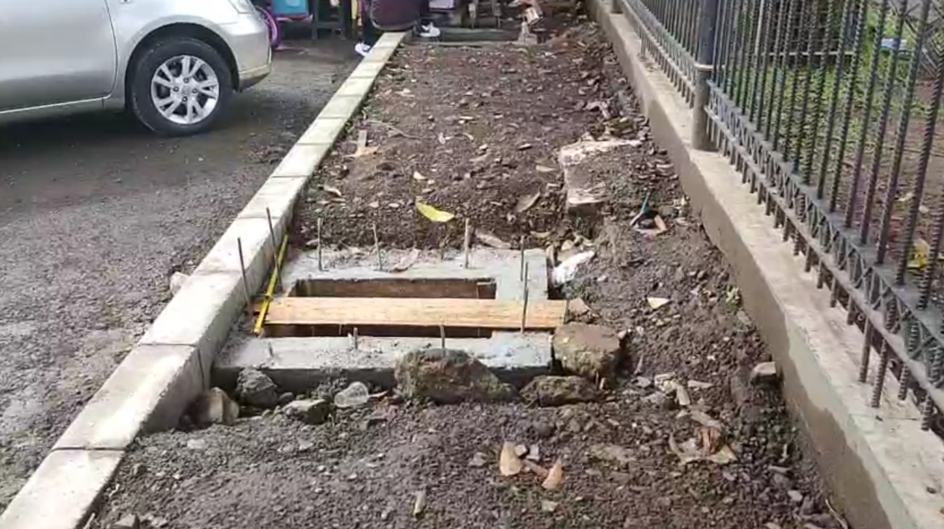 Rehabilitasi Drainase Lingkar Masjid Agung Memakan Korban, PUTR Instruksikan Pelaksana Beri Pembatas di Lokasi