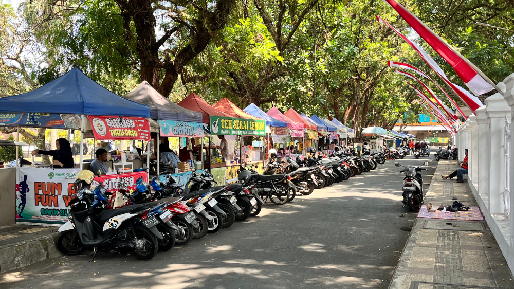 Alun-Alun Kota Tasikmalaya Dikepung PKL, Pedagang Ngaku Omzet Turun, Berharap Ada Penataan