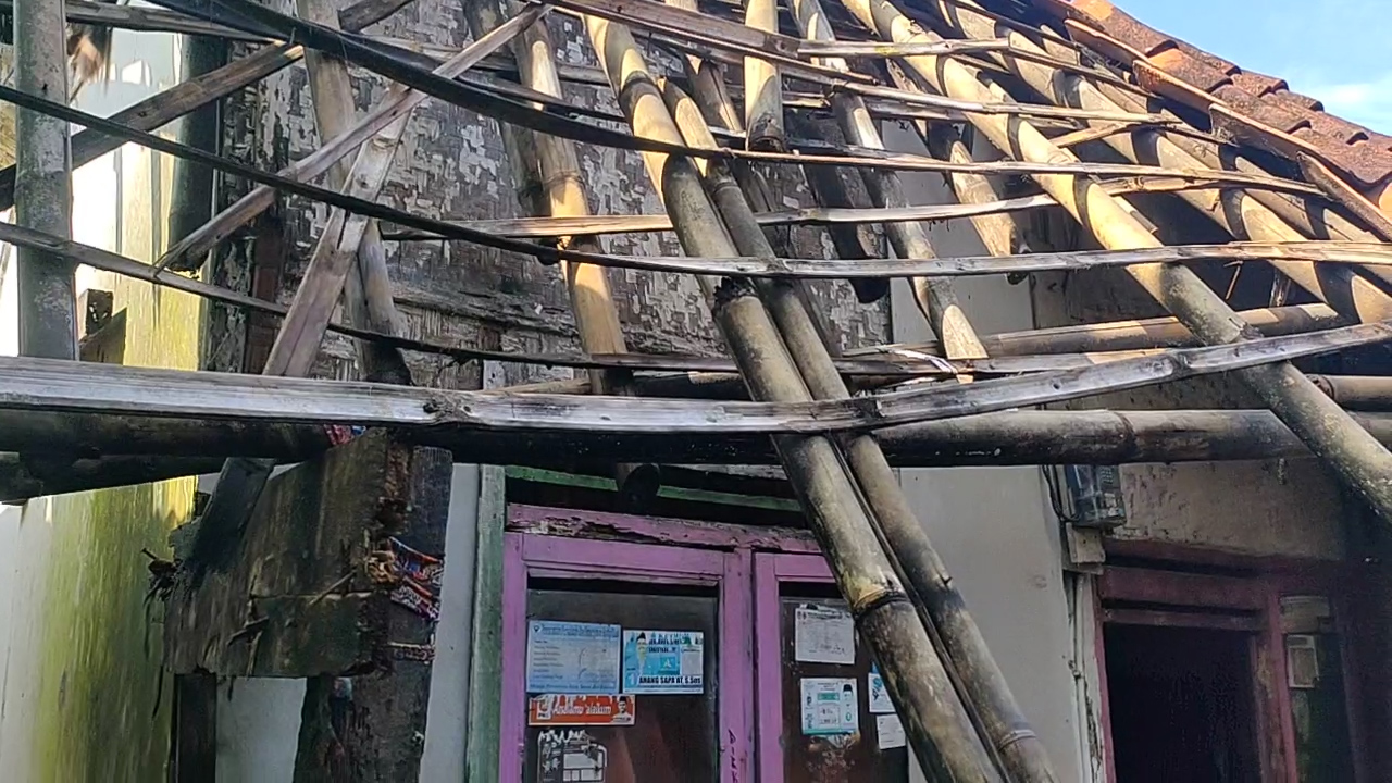 Kisah Pilu Nenek 77 Tahun Tinggal di Rumah Nyaris Roboh, Ketua Komisi III Dorong Pemkot Bantu Perbaikan