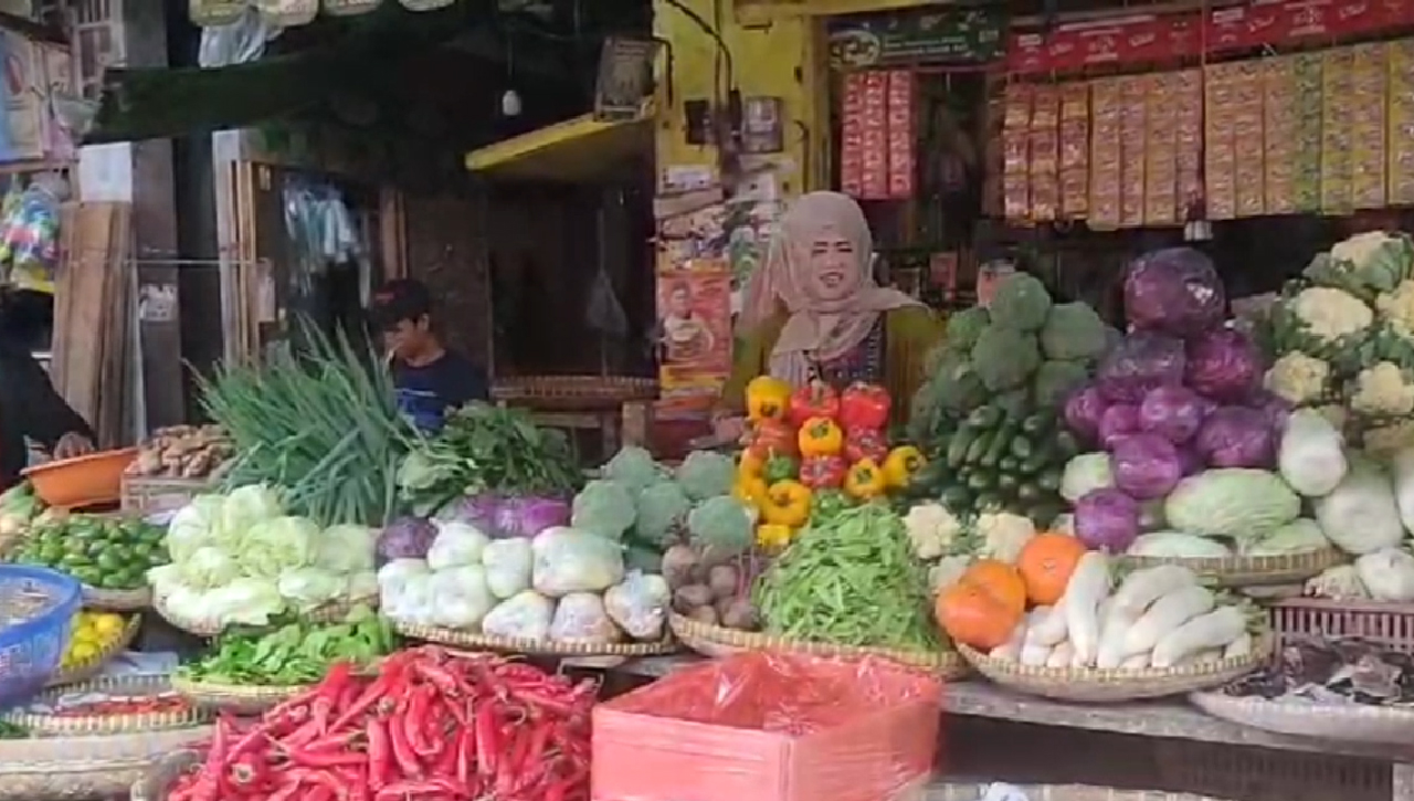 Pedagang di Pasar Cikurubuk Keluhkan Harga Sayur Naik, Padahal Daya Beli Masyarakat Sedang Merosot