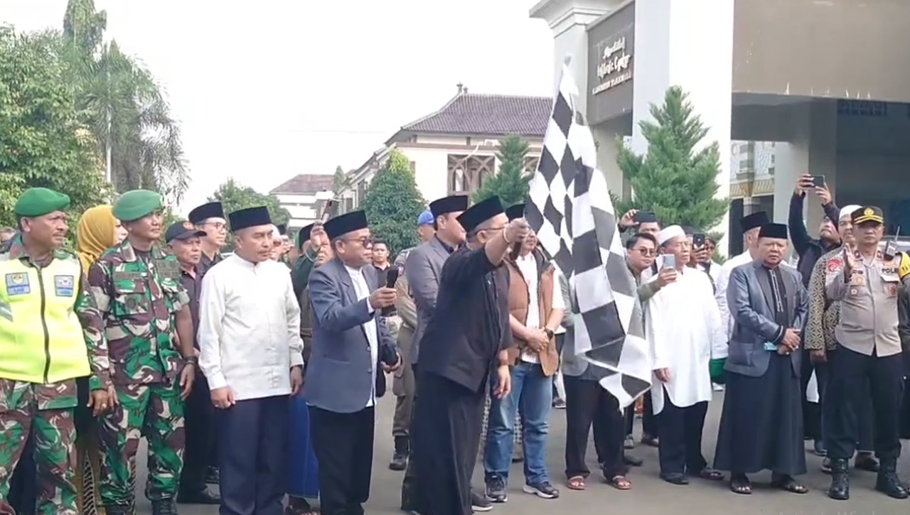 Ratusan Jemaah Haji Asal Tasikmalaya Diberangkatkan, Bupati Beri Pesan ini ke Panitia....