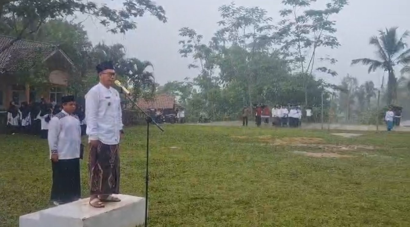 Hujan Deras Tak Surutkan Semangat Santri Culamega, Ratusan Santri Peringati Hari Santri Nasional Dengan Khidma