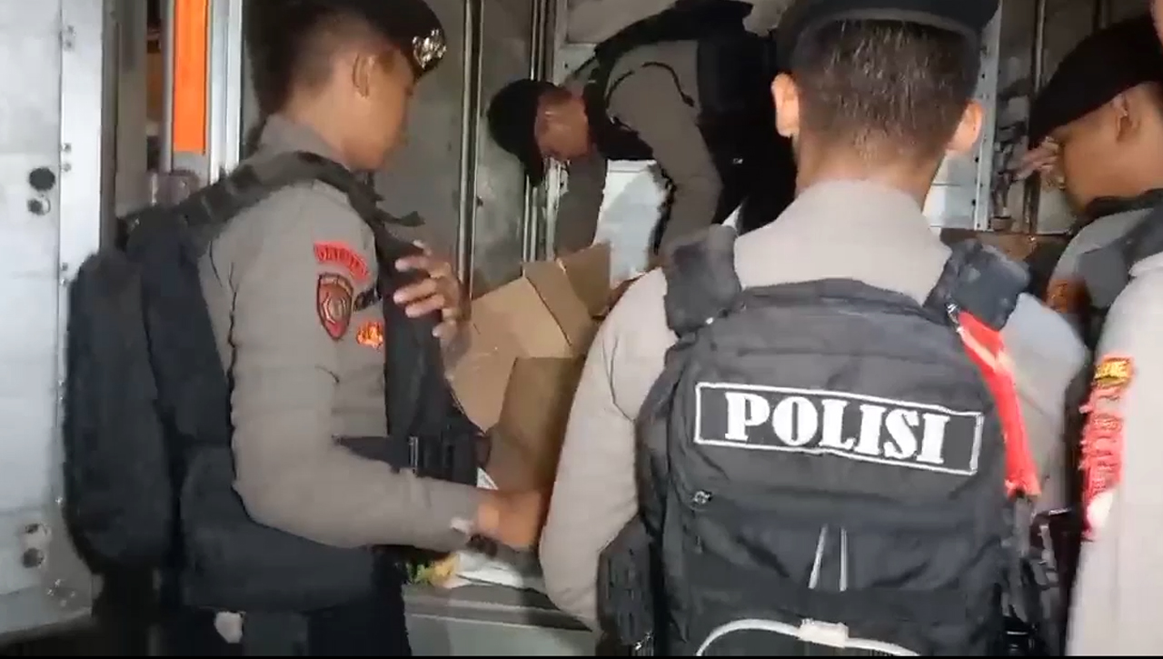 Angkut Ratusan Botol Miras, 2 Unit Mobil Diamankan Polisi, Ternyata Mirasnya Akan Diedarkan di Wilayah ini