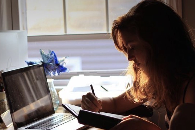 Cari Penghasilan Tambahan di 2026? Ini 3 Website Freelance yang Layak Dicoba