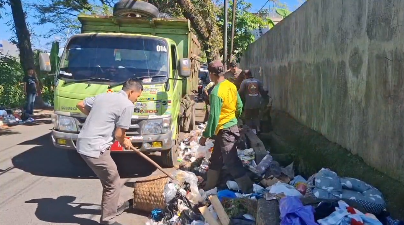 Tak Jadi Beli Mobil Dinas, Viman Pilih Beli Truk dan Kontainer Sampah, Bentuk Keseriusan Dalam Kelola Sampah