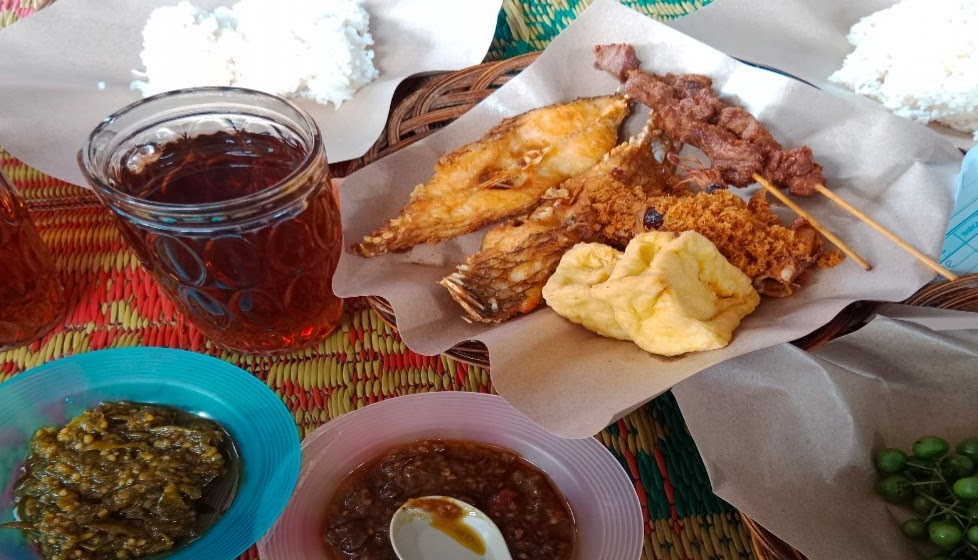 Ini Menu Favorit di Warung Nasi Ibu Kiroh, Kelezatan Kuliner Tempat Makan Pinggir Jalan