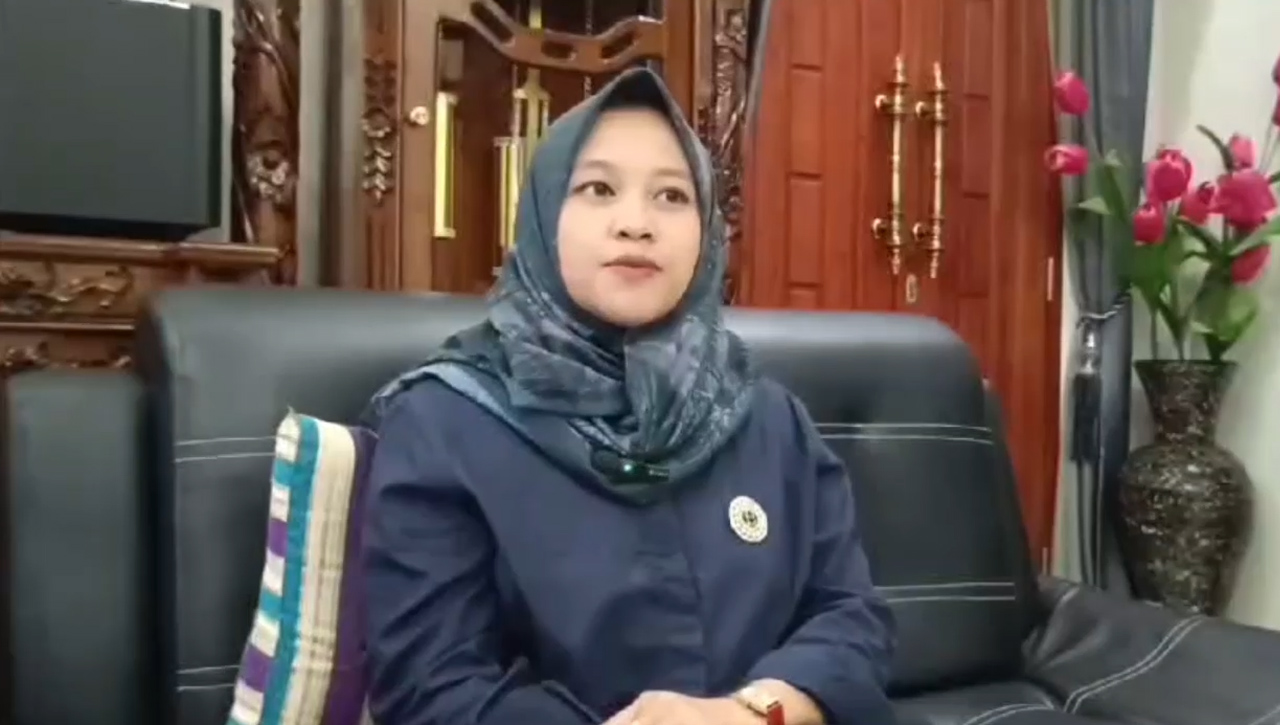 Wanita Muda Asal Ciamis Sukses Jadi Pengusaha Keripik Kaca, Produksi Bisa Mencapai 3 Ton Per Hari