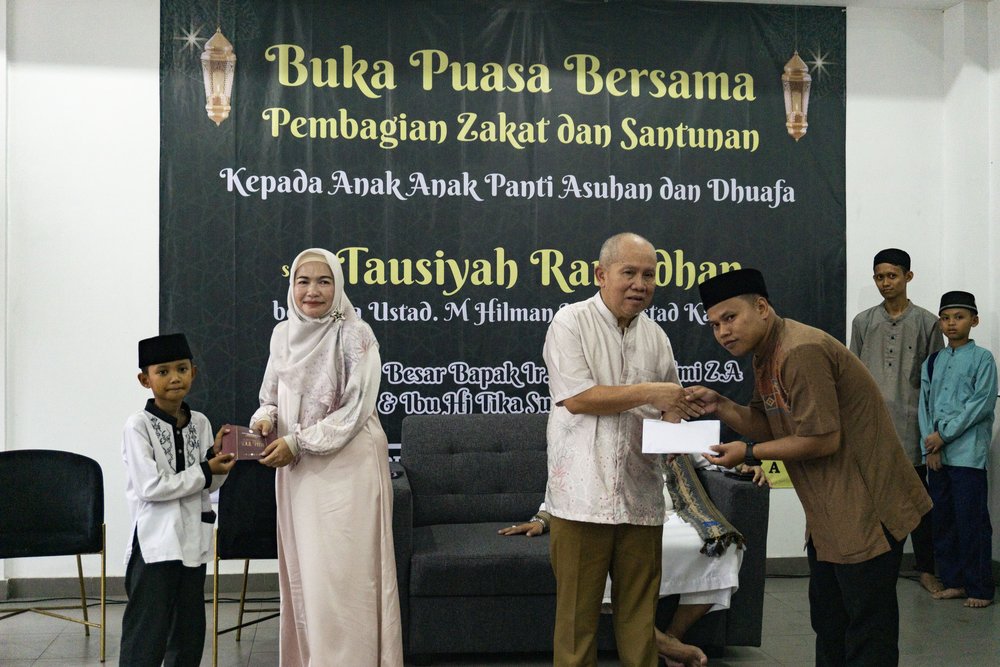 Berbagi Kebahagiaan di Bulan Ramadhan, Gunung Jati Group Ajak Ratusan Anak Yatim dan Dhuafa Untuk Buka Bersama