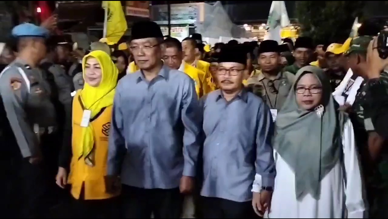 Diiringi Ribuan Massa, Sudarsono-Supriana Bapaslon Pendaftar Terakhir Ke KPUD Banjar 