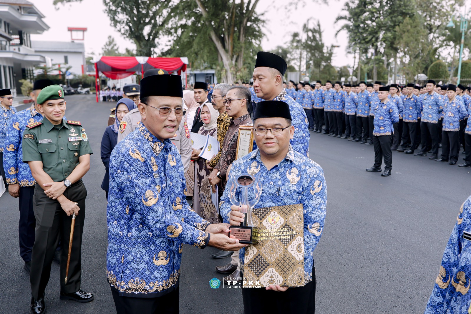 Bupati Ciamis Apresiasi ASN Berprestasi Saat Apel Peringatan Hari Besar Nasional 2025