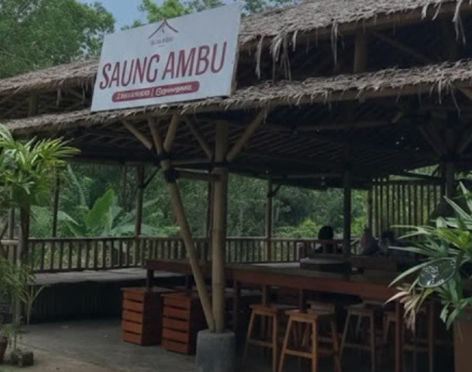 Saung Ambu, Tempat Bukber Viral Dekat Rel Kereta Api di Ciamis! Harga Mulai Rp.1000