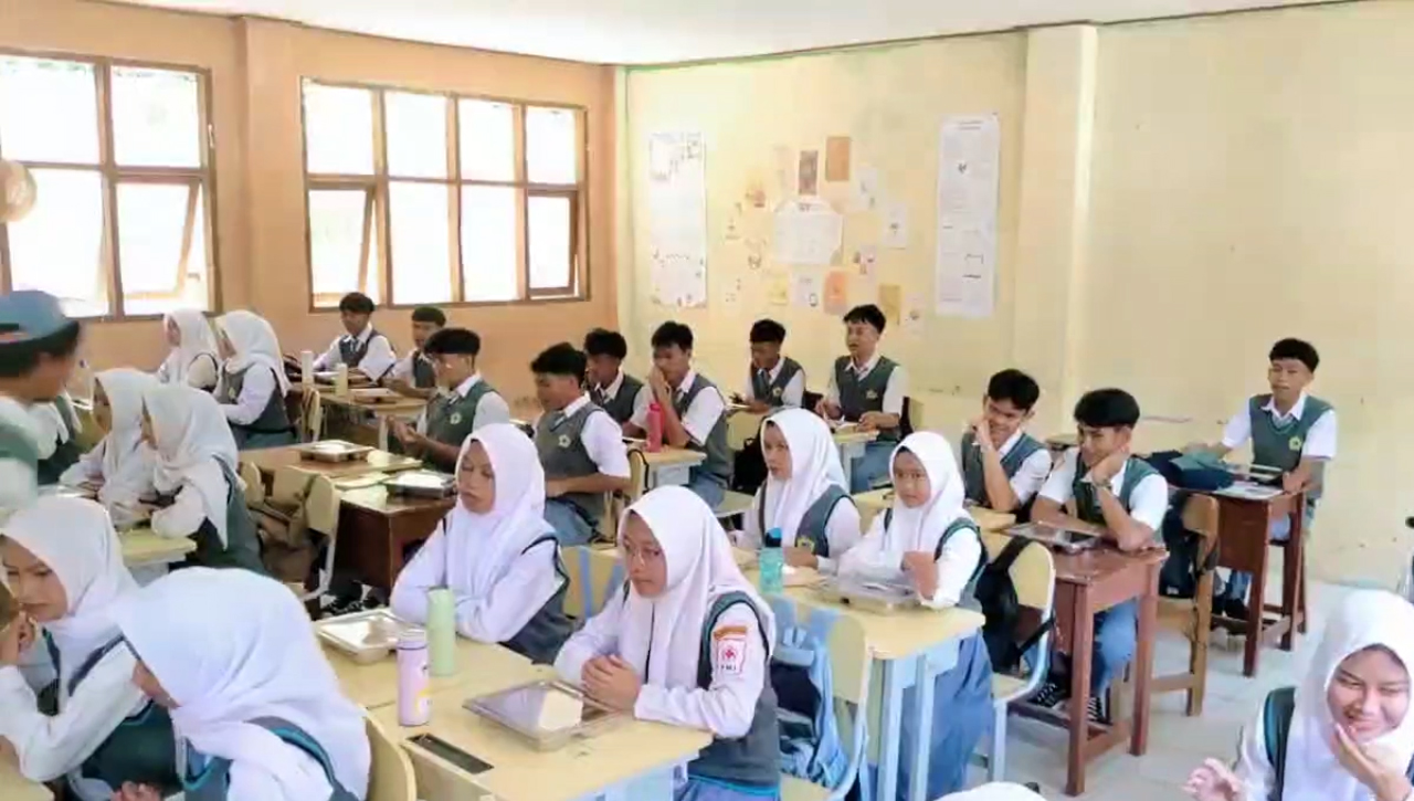 Siswa SMAN 2 Singaparna Antusias Sambut Program MBG, Siswa Minta Variasi Menu Agar Tidak Cepat Bosan