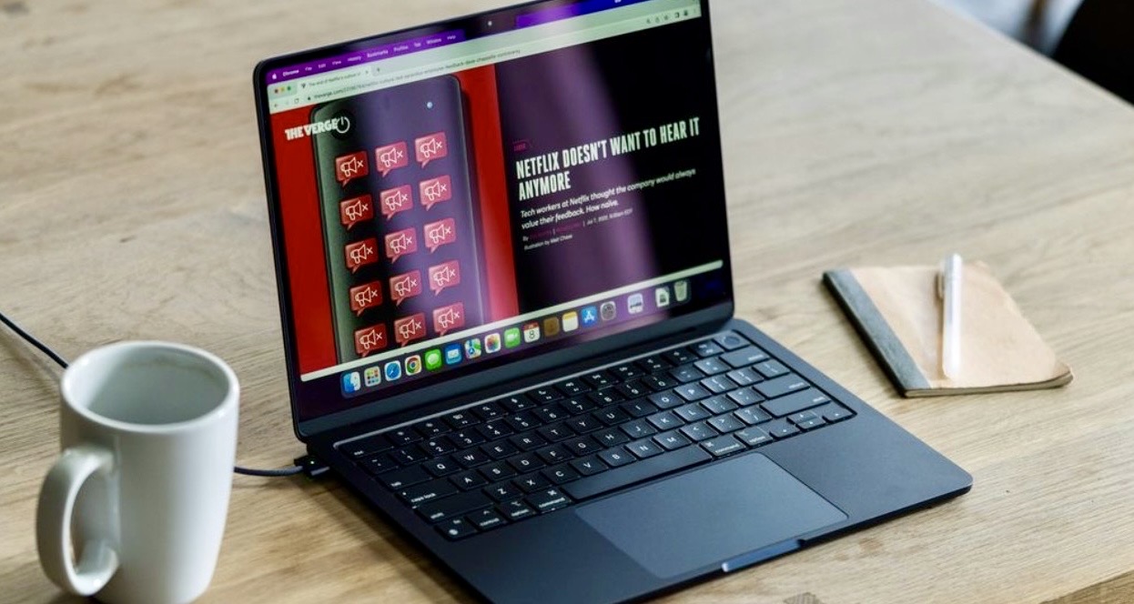 Laptop Core i3 Harga 10 Juta? Mending Sikat MacBook M2, Ini Alasannya!