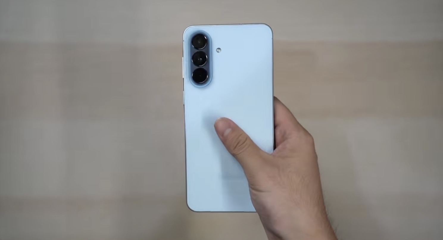 Samsung A57 Resmi Hadir! Lebih Tipis, Lebih Ringan, Tapi Worth It Upgrade dari A56?