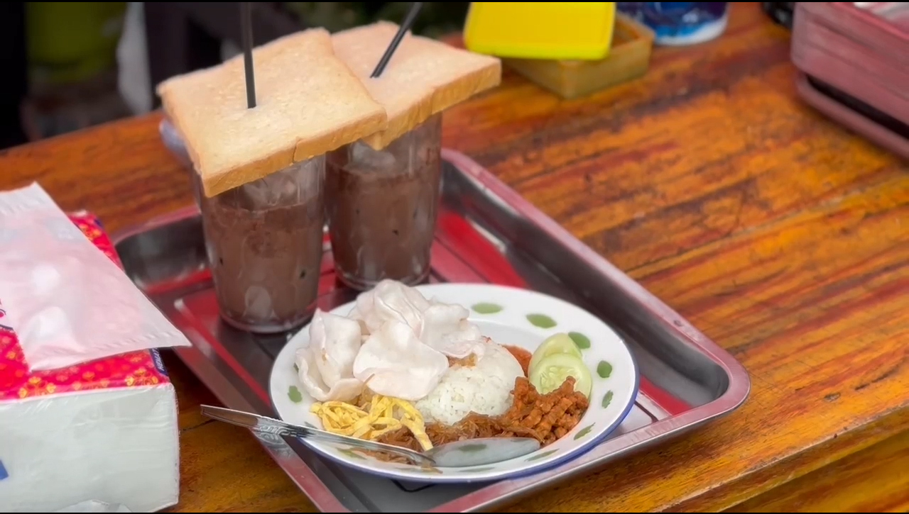 Nyarapan 56, Tempat Unik Untuk Sarapan Pagi Dengan Menu Andalan Nasi Bakar