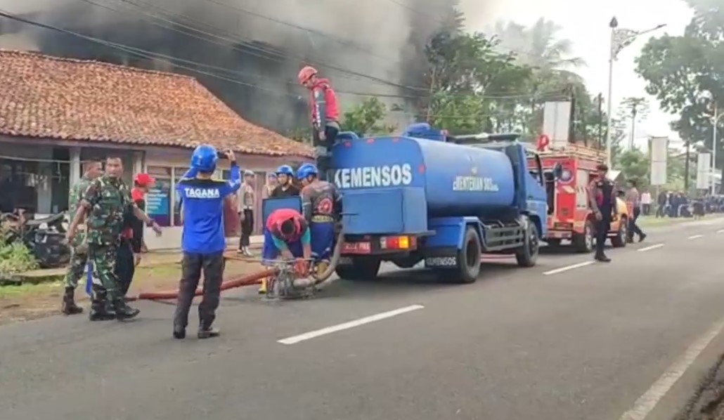 Gudang Barang Bekas di Tasikmalaya Terbakar, Tidak Ada Korban Jiwa, Penyebab Kebakaran Dalam Penyelidikan