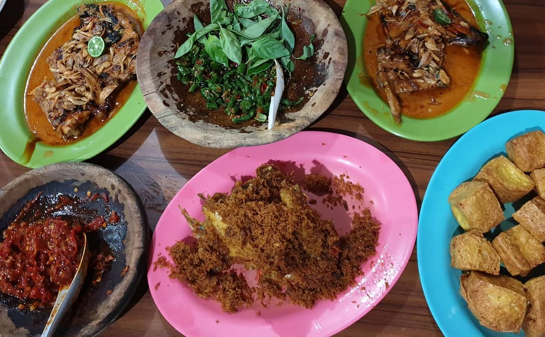 Rumah Makan Sari Murni, Hidden Gem Kuliner Ayam Goreng Legendaris di Gang Sempit Tasik