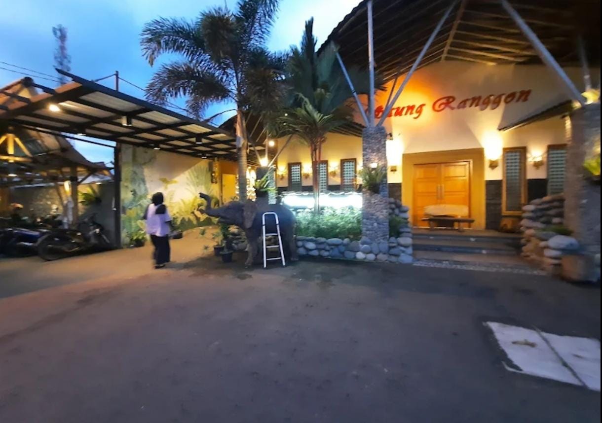 Liburan Seru di Saung Ranggon: Wisata Kuliner Sunda dengan View Sawah dan Kereta Api di Tasikmalaya.