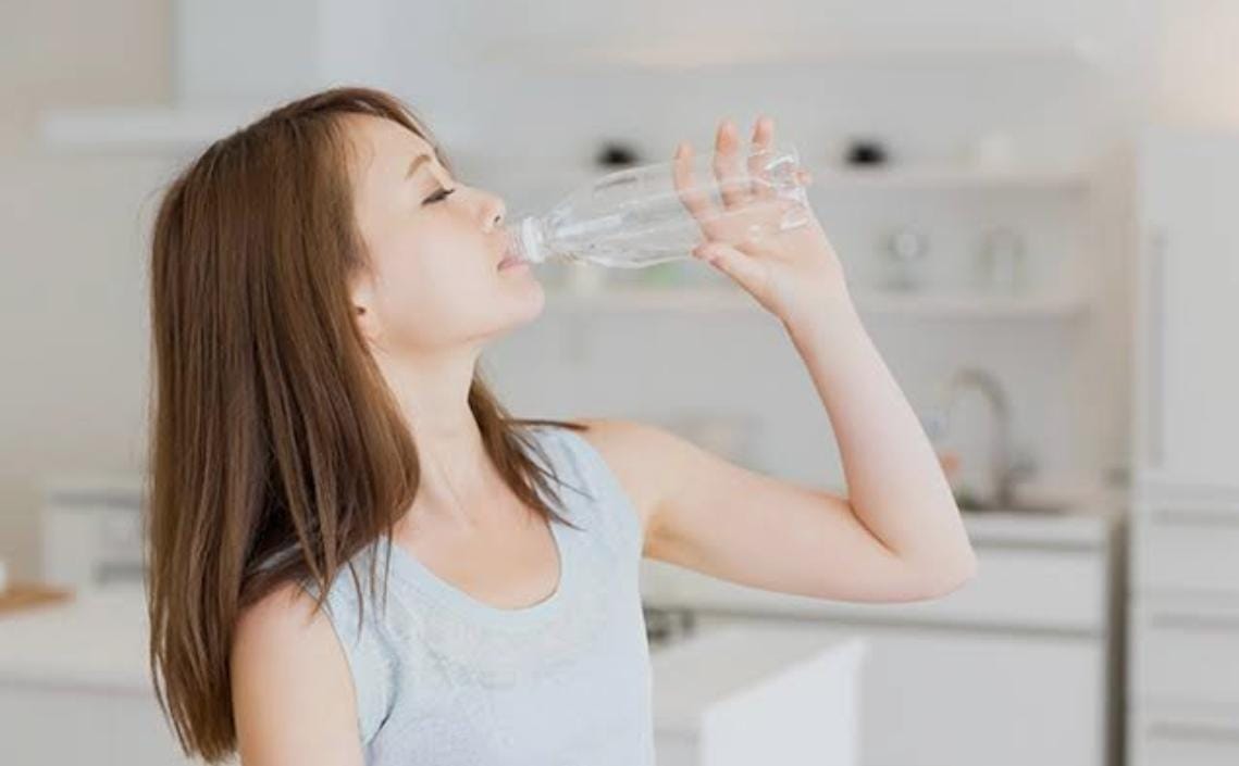 The Power of Water: Mengapa Air Putih Adalah 'Self-Love' Paling Nyata dan Murah