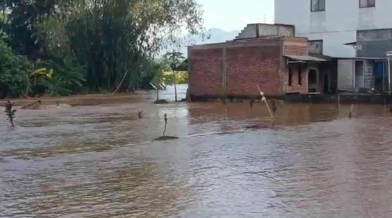 Banjir Luapan Sungai Citanduy Rendam 4 Desa di Ciamis, Ratusan Kepala Keluarga Mengungsi de Rumah Tetangga 