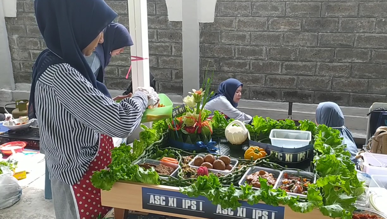 Ratusan Orang Tua Siswa Antusias Ikuti Lomba Kreasi Liwet