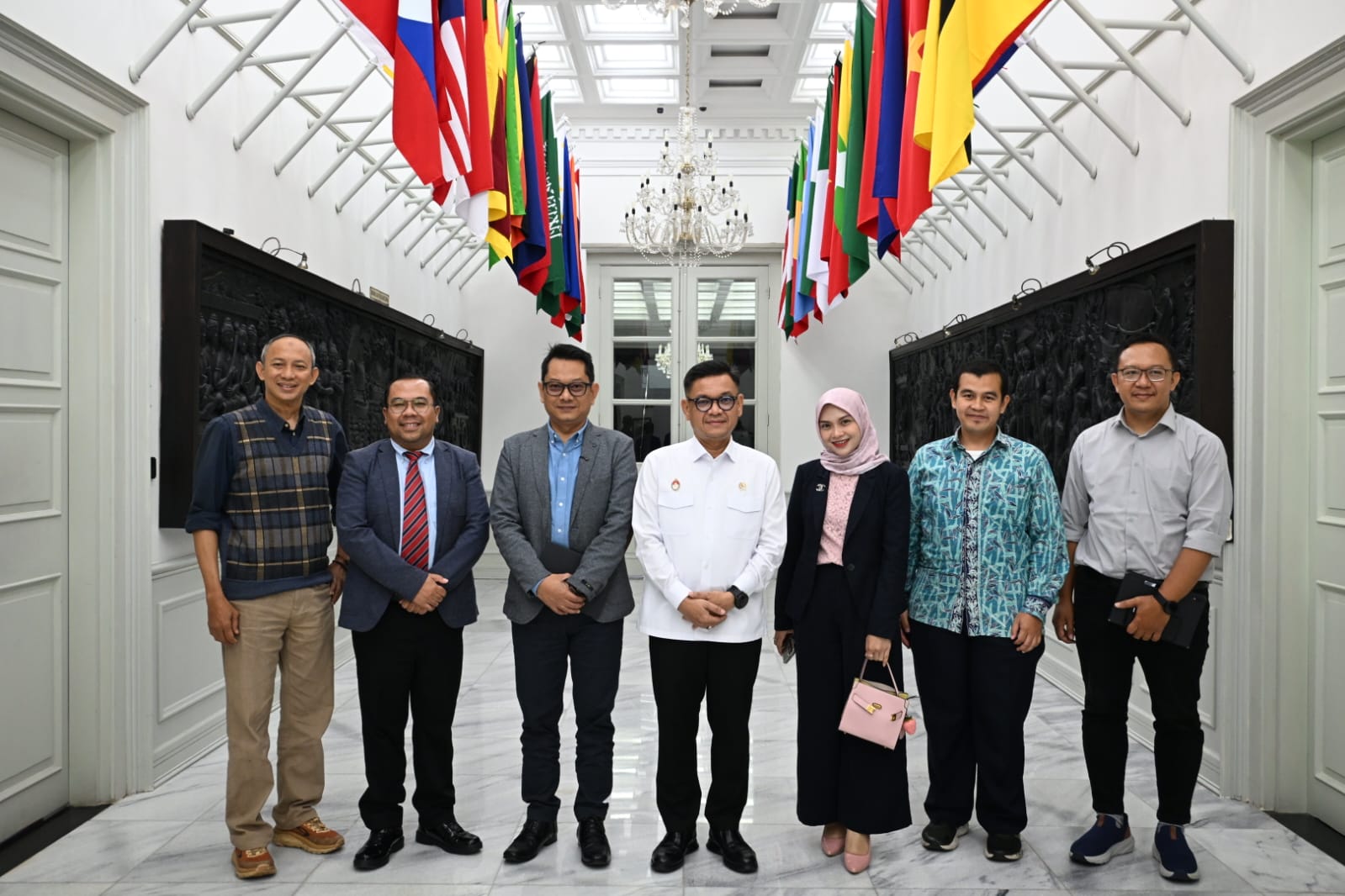 KPID Jabar Sampaikan Penelitian Soal Media Habitt Gen Z dan Implikasi pada Pancagatra +1 ke Gubernur Lemhannas