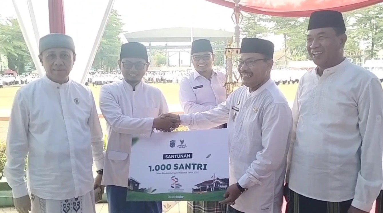 Baznas Kota Banjar Salurkan Uang Kadeudeuh Bagi 1.180 Santri, Terima 200 Ribu Rupiah Per Orang