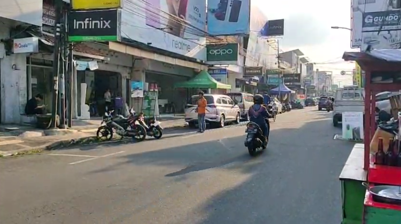 Catat! Petugas Parkir Resmi Dibekali Seragam dan Punya SOP, Jukir Resmi Berikan Karcis sebagai SOP Pelayanan