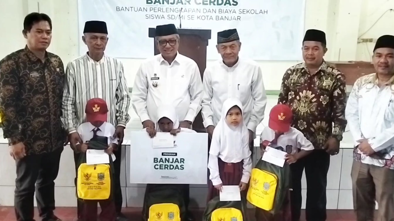 Ratusan Pelajar Terima Perlengkapan Sekolah, Bentuk Kepedulian Baznas Kota Banjar Pada Dunia Pendidikan 