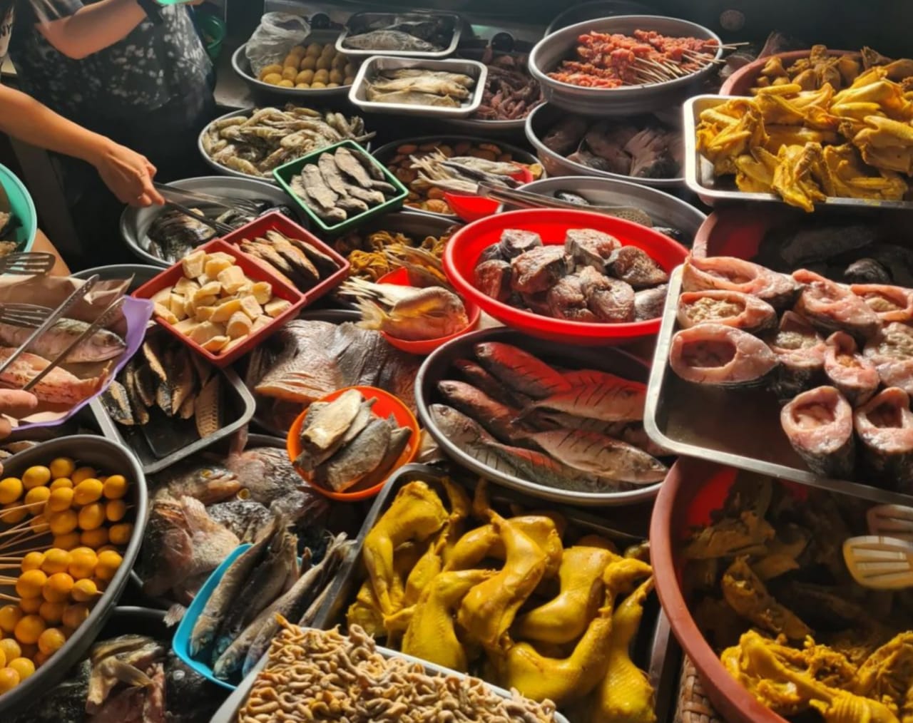 Warung Nasi Ibu Kiroh, Rekomendasi Tempat Makan Pinggir Jalan yang Jadi Primadona Kuliner di Tasikmalaya