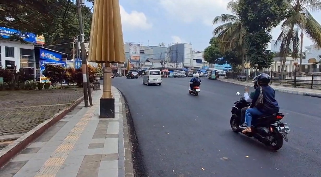 Sudah Mulus, Ojol di Kota Tasikmalaya Mengaku Nyaman Lewat Jalan Depan Taman Kota