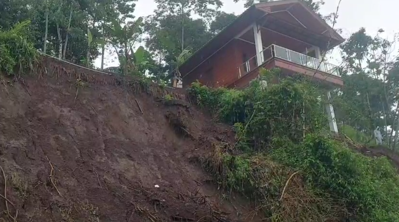 Hujan Seharian, Kab. Tasikmalaya Dikepung Bencana, Banjir dan Longsor Terjadi di Beberapa Kecamatan