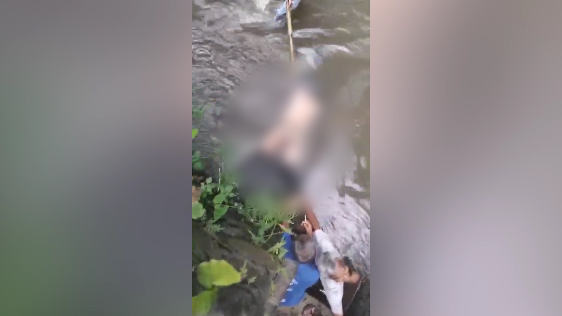 Geger, Mayat Pria Tanpa Identitas Terbawa Arus Sungai, Korban Laki-Laki Masih Berpakaian Lengkap