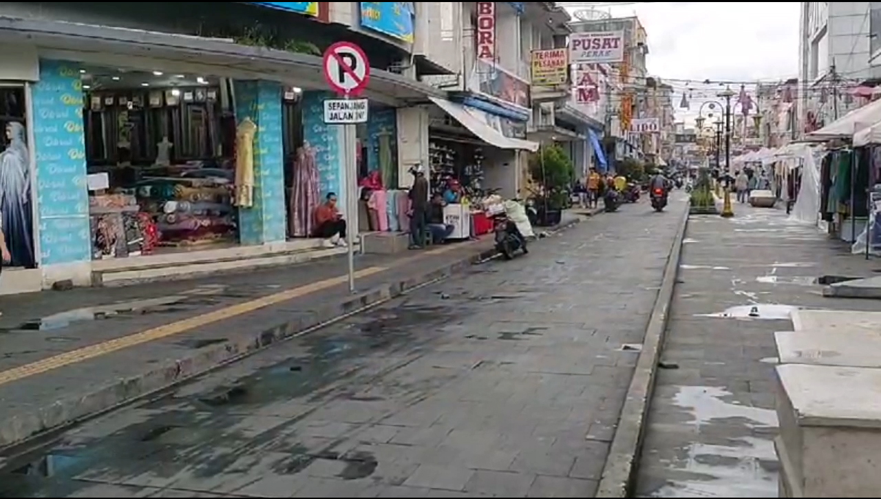 Dikomplain Karena Rusak, Batu Andesit di Areal Pedestrian Cihideung Bakal Diperbaiki Pekan Depan 