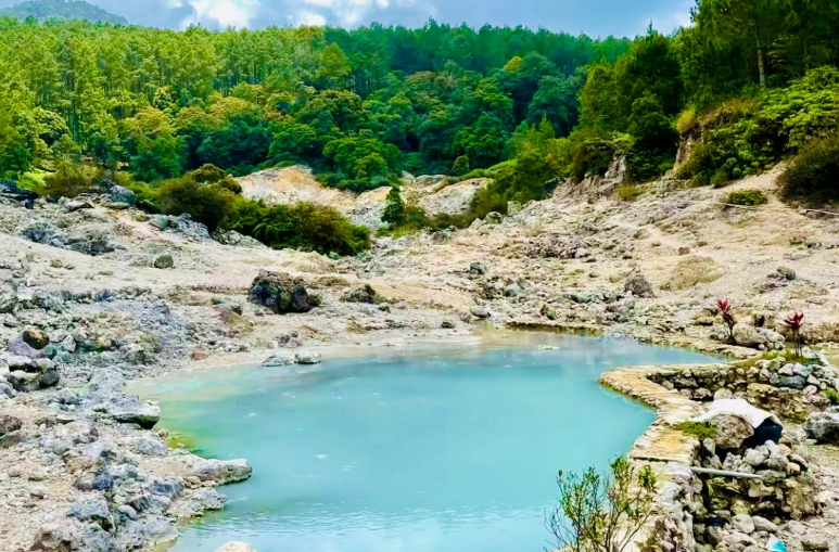 Wisata Karaha Bodas Tasikmalaya, Kawah Alami yang Cocok Buat Healing