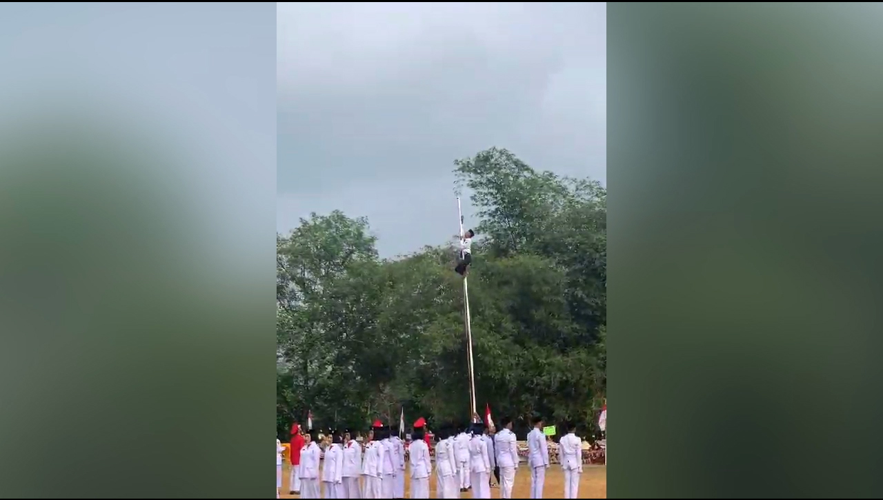 Dinilai Heroik, Siswa Madrasah Aliyah Pemanjat Tiang Bendera Terima Penghargaan Dari Polres Tasikmalaya