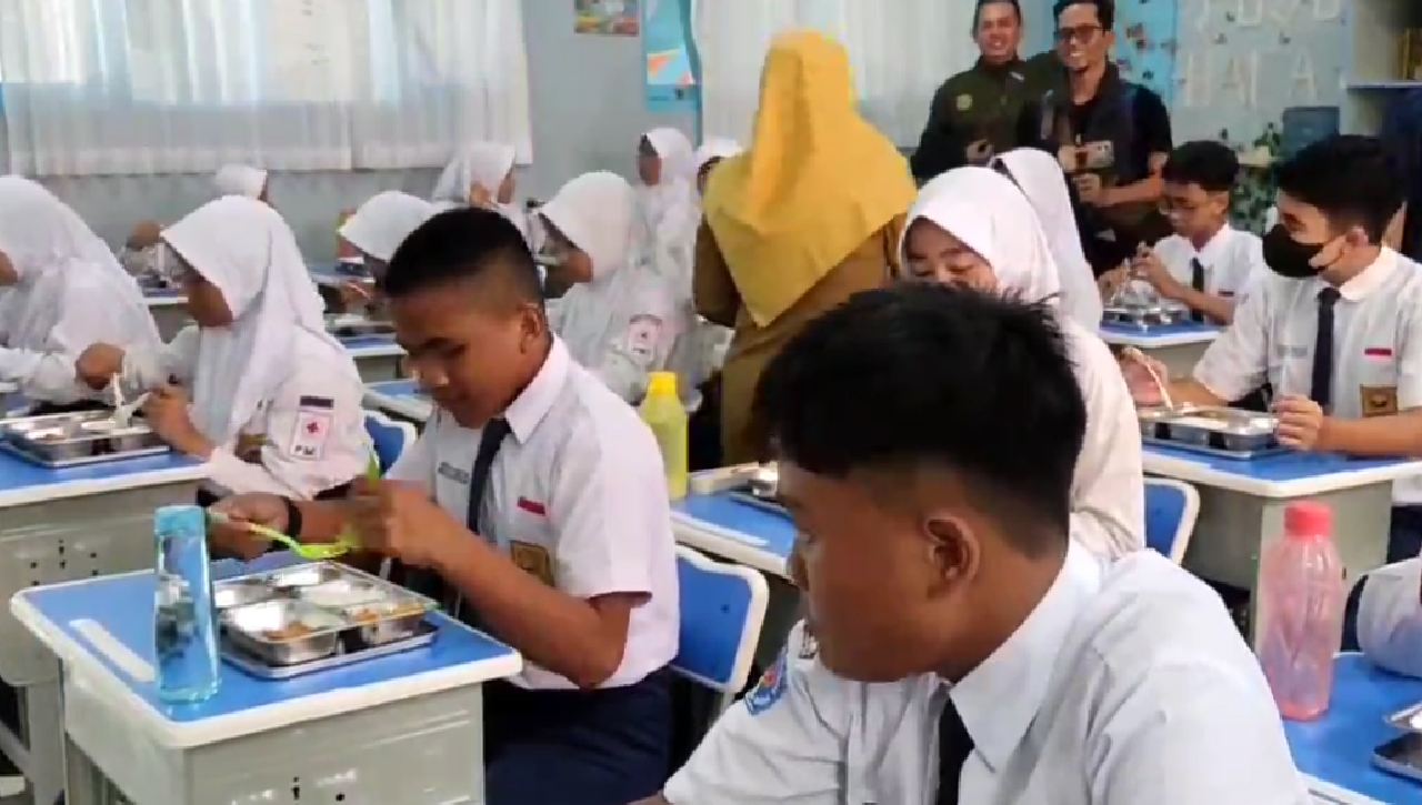 SMPN 2 Tasikmalaya Mulai Terapkan Program Makan Bergizi Gratis, Menu Makanan Akan Berganti Setiap Hari