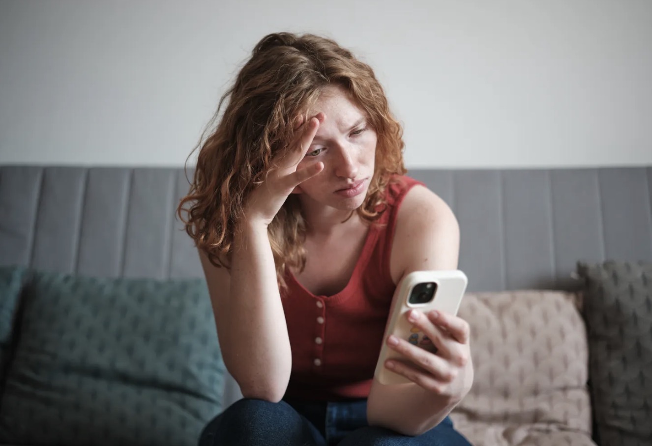 Stop Scroll Pagi-Pagi! 5 Kebiasaan Pagi Ini Bikin Energi Stabil dan Mood Lebih Tahan Stres