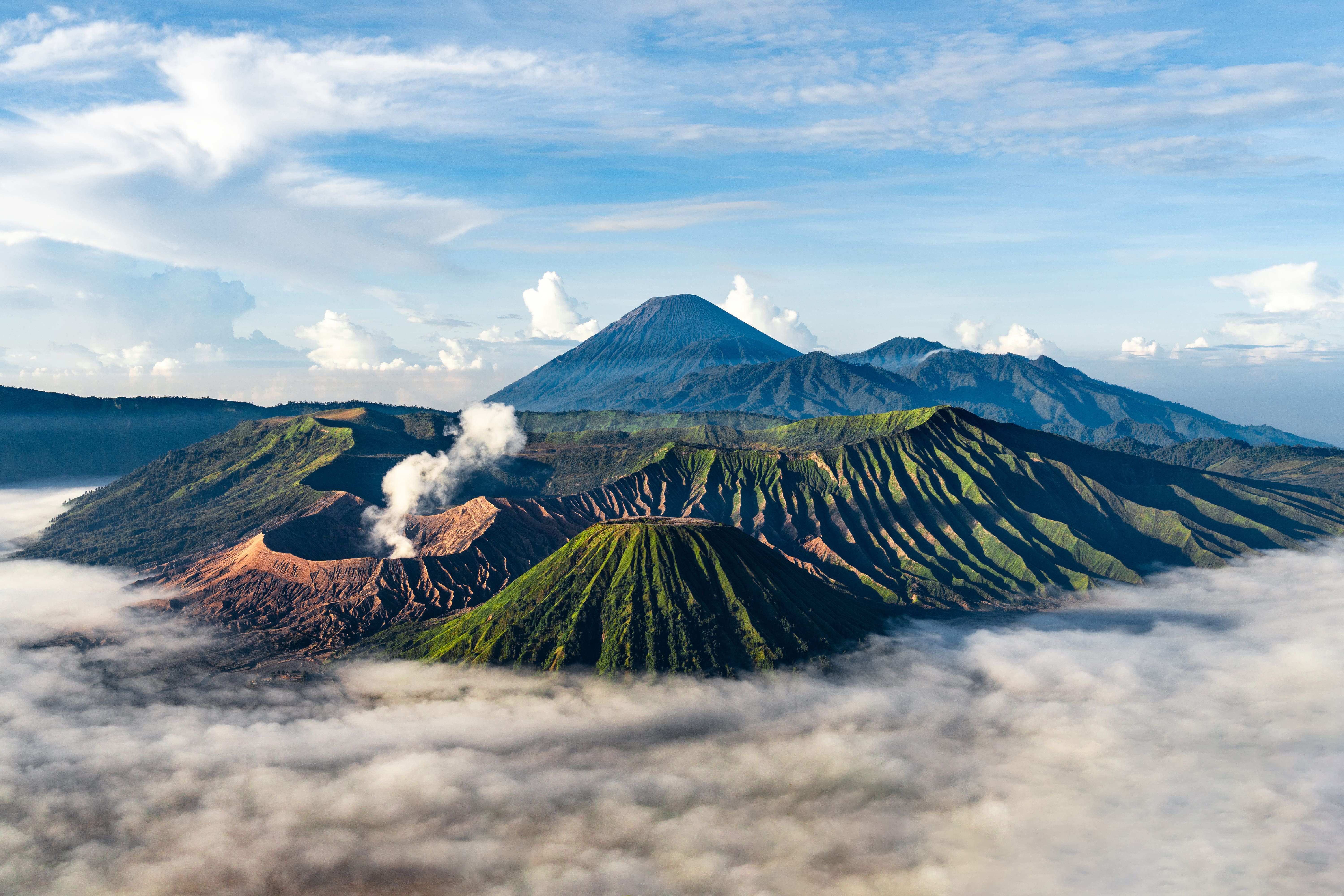 Waktu Libur Kamu Sebentar, Tapi Ingin Mendaki ? 5 Rekomendasi Gunung Di Jawa Barat Untuk Tektok