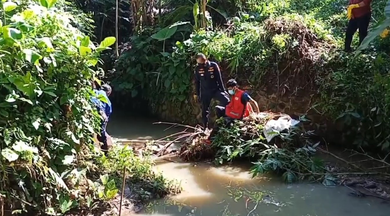 Seorang Pria Ditemukan Tak Bernyawa di Selokan, Korban Ternyata Sempat Dinyatakan Hilang Dua Hari
