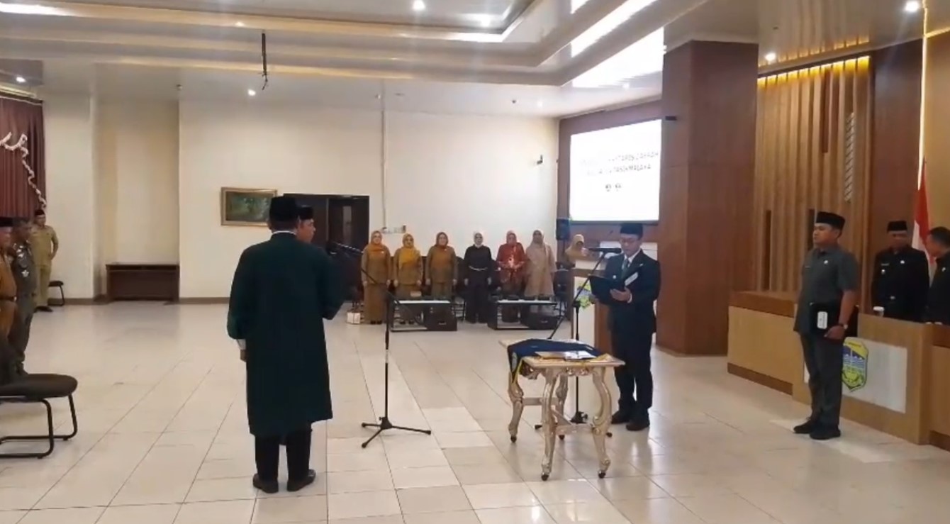 Bupati Cecep Lantik Roni Akhmad Sahroni Jadi PJ Sekda, Instruksikan Percepatan Reformasi Birokrasi dan Digital